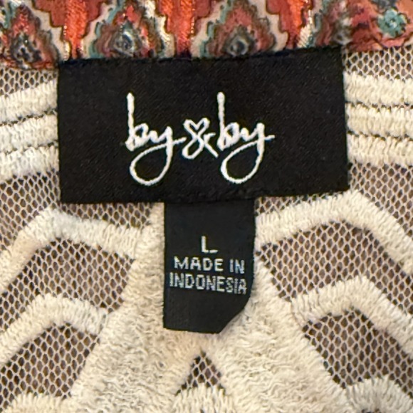 By & By Womens L Tunic‎ Cold Shoulder Laced Back Geometric Boho Whimsical Fairy - Picture 7 of 9